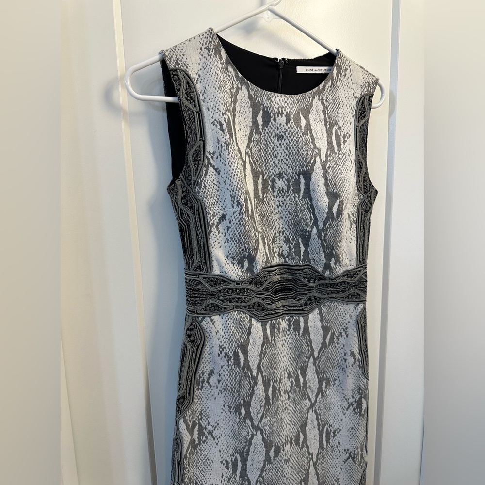 Diane Von furstenberg designer Bey Elegant Snake Print Dress